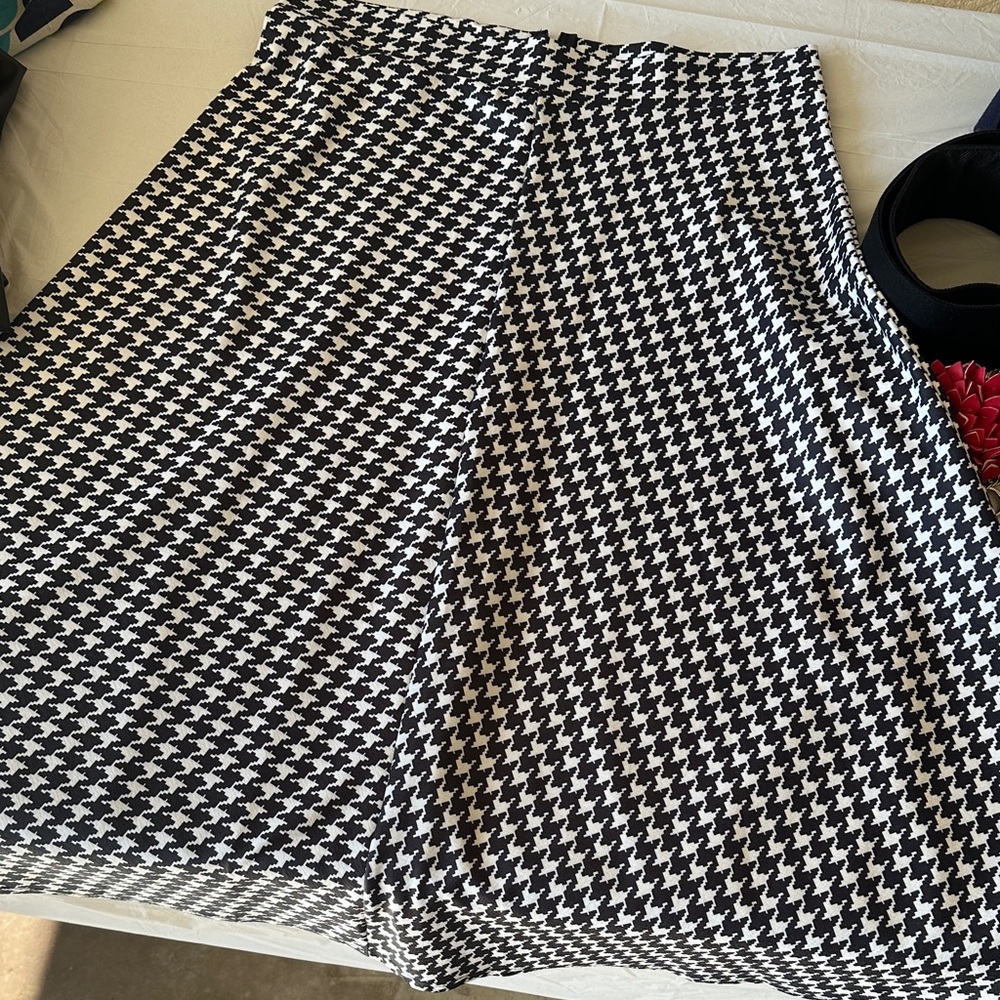 Black and White Houndstooth Skirt